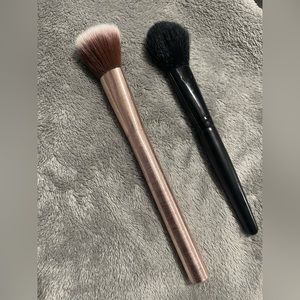 Set of 2 blush brushes